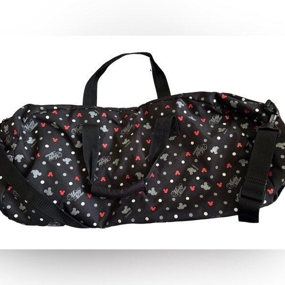 ❣️❣️SOLD❣️❣️ 🎉Host Pick 🎉 ❤️🖤NWOT MICKEY MOUSE Duffle Bag❤️🖤 - Picture 4 of 4